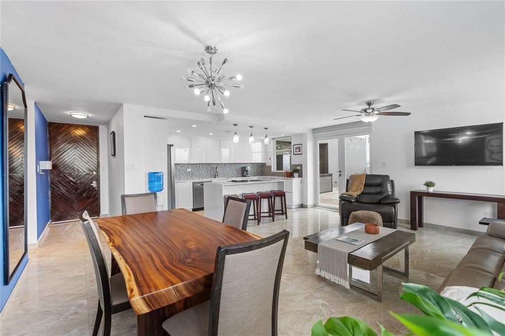 Recently Sold: $659,000 (2 beds, 2 baths, 1190.56 Square Feet)