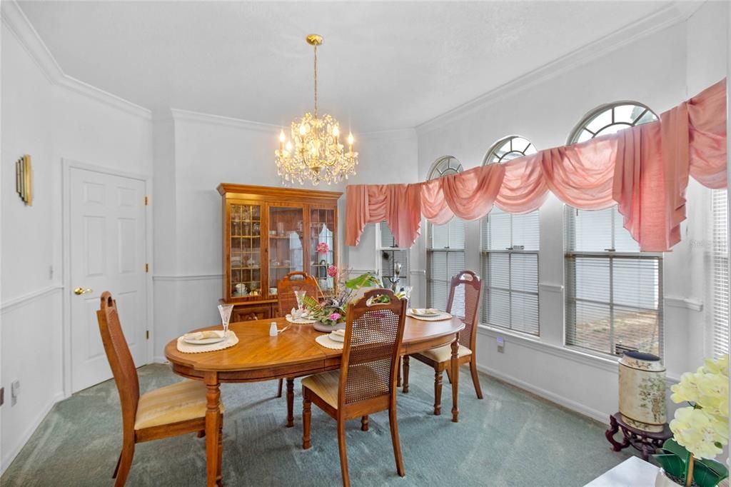 FORMAL DINING ROOM