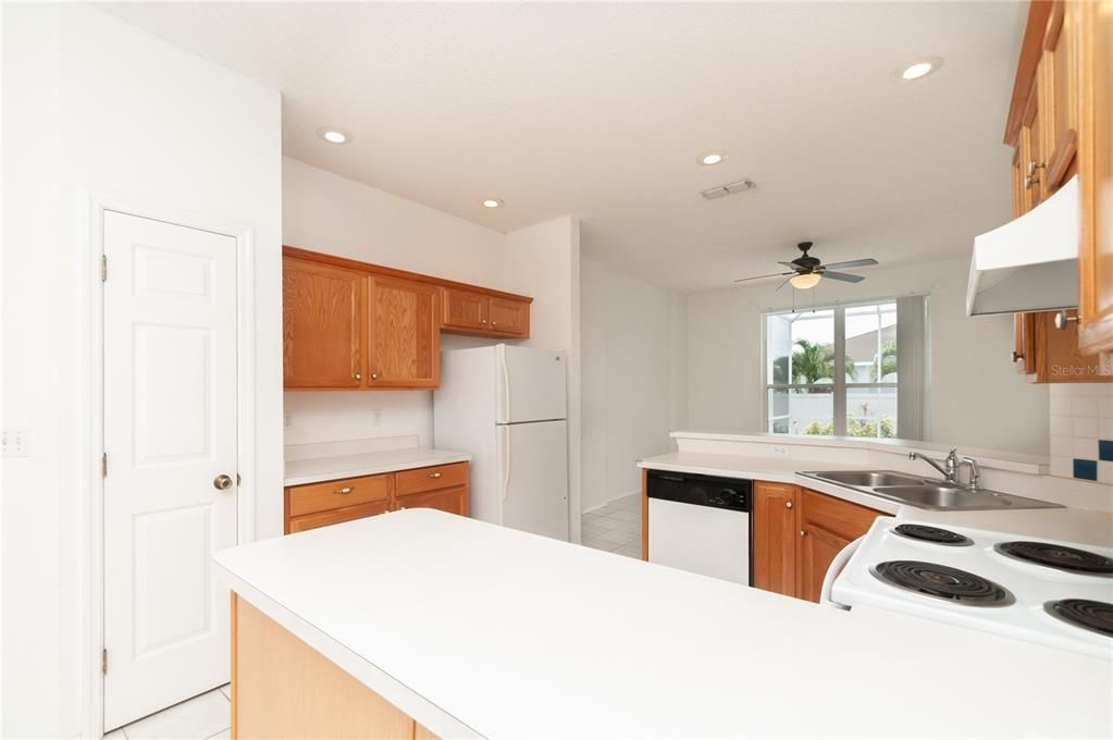 For Sale: $475,000 (3 beds, 2 baths, 1661 Square Feet)