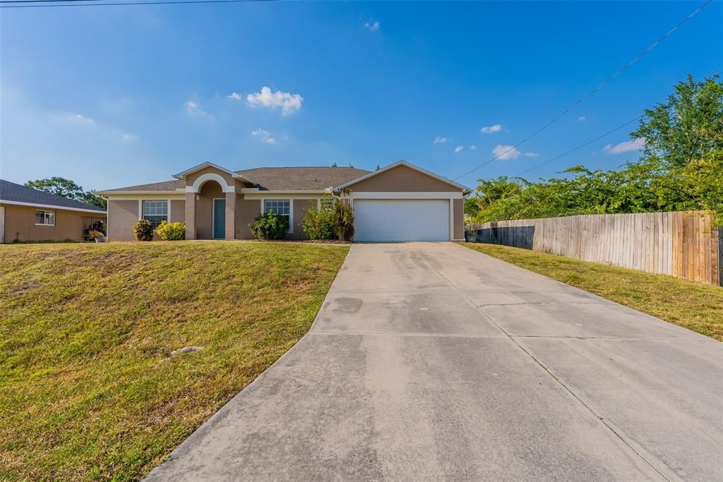 For Sale: $340,000 (3 beds, 2 baths, 1993 Square Feet)