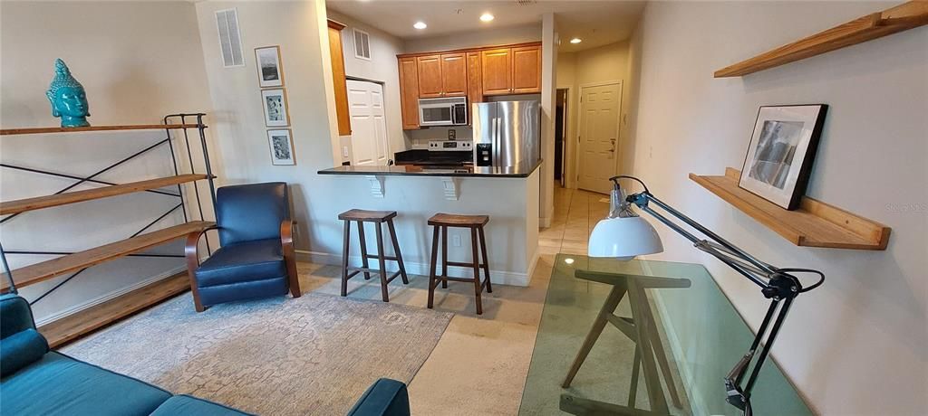 For Sale: $205,000 (1 beds, 1 baths, 531 Square Feet)