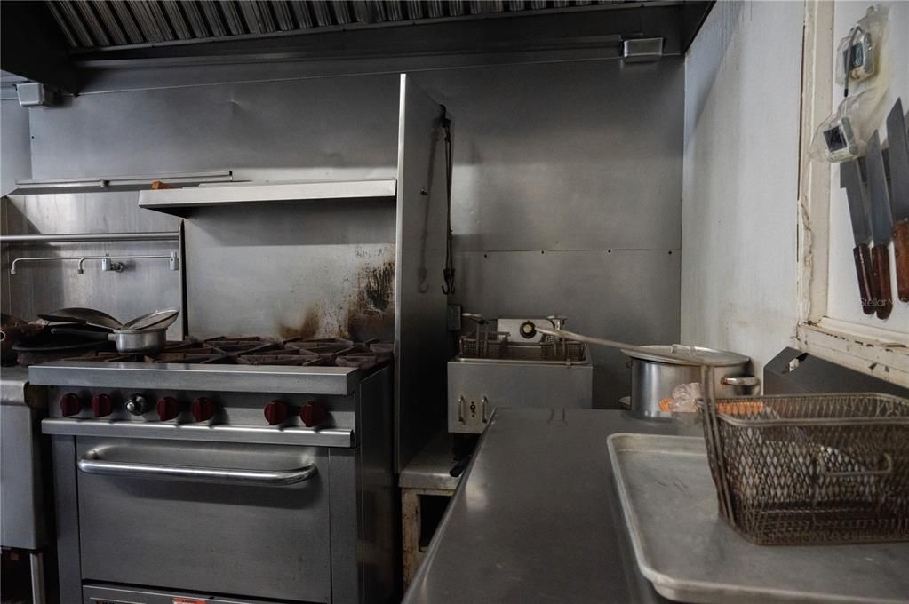 Commercial Kitchen Stove and Deep Fryer