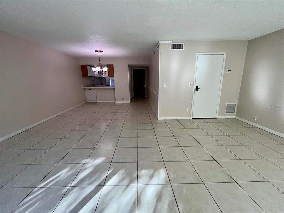 For Sale: $205,000 (3 beds, 2 baths, 1400 Square Feet)