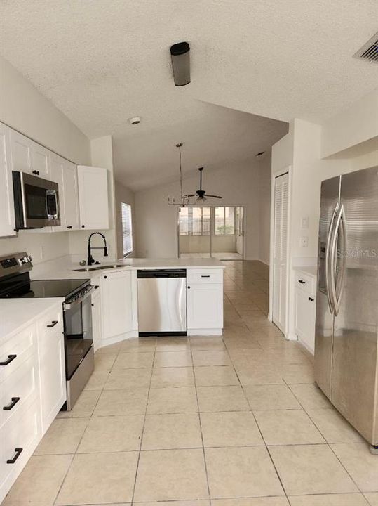 For Rent: $2,549 (3 beds, 2 baths, 1404 Square Feet)