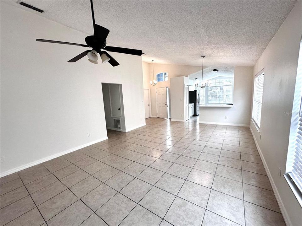 For Rent: $2,549 (3 beds, 2 baths, 1404 Square Feet)
