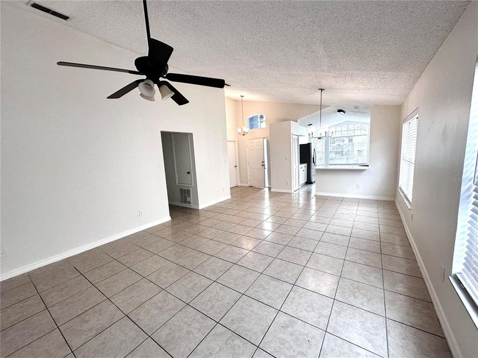 For Rent: $2,599 (3 beds, 2 baths, 1404 Square Feet)