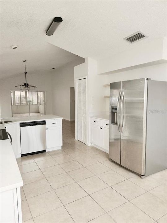 For Rent: $2,599 (3 beds, 2 baths, 1404 Square Feet)