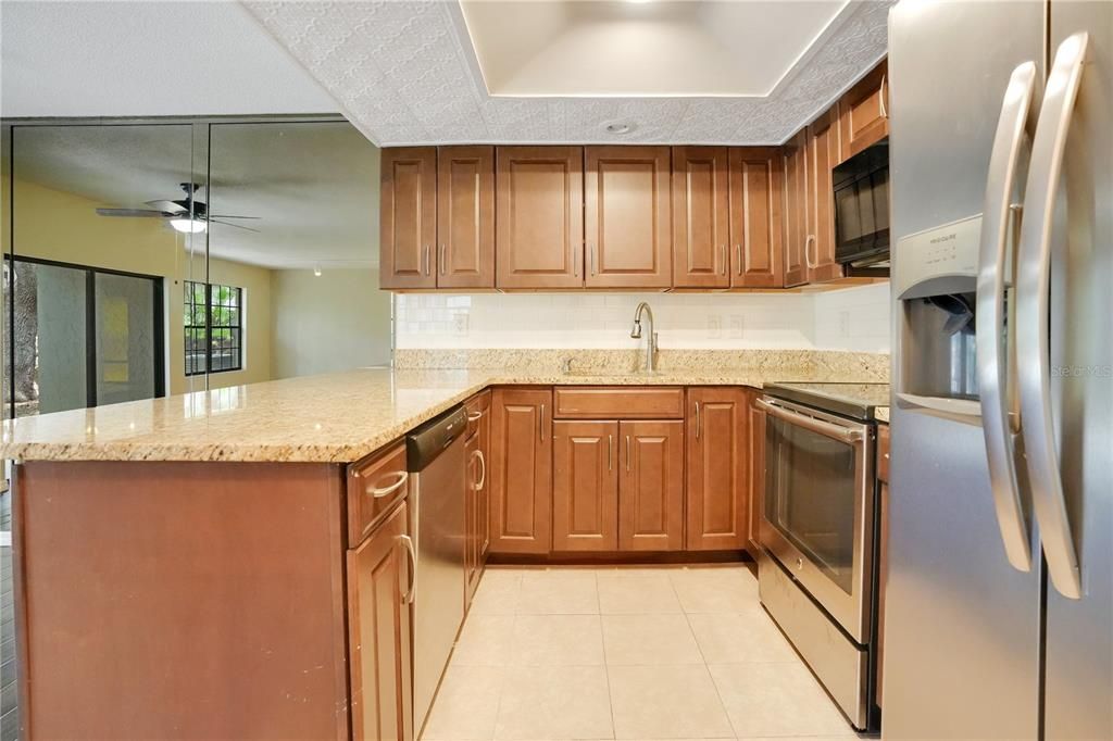 GRANITE AND STAINLESS STEEL APPLIANCES