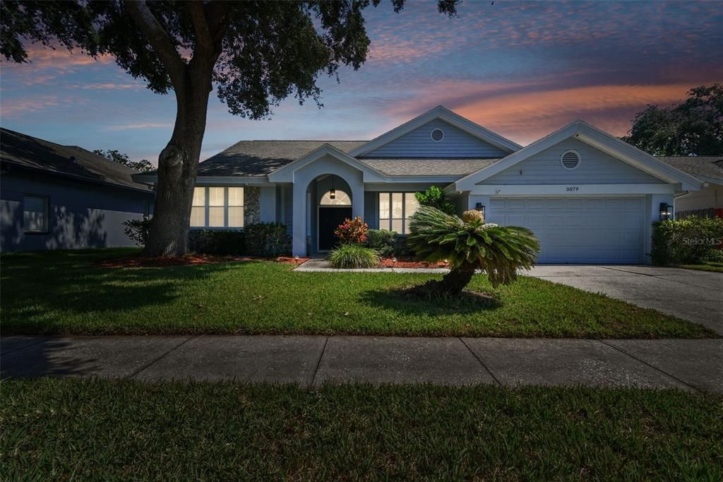 Active With Contract: $568,800 (3 beds, 2 baths, 1972 Square Feet)