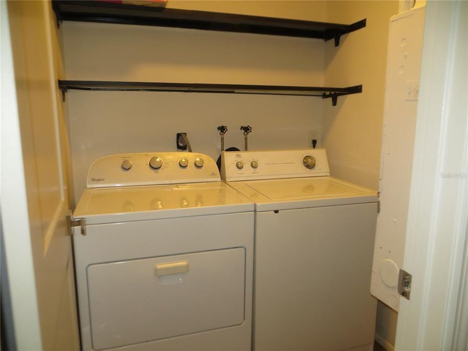 Full Size Washer Dryer in Unit