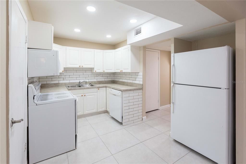 For Sale: $215,000 (4 beds, 2 baths, 1368 Square Feet)