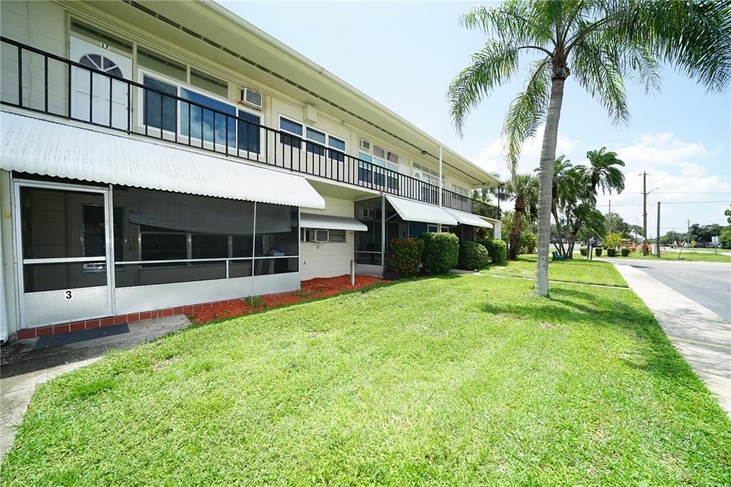 GROUND FLOOR 1-BEDROOM CONDO WITH FRONT SCREENED PORCH.