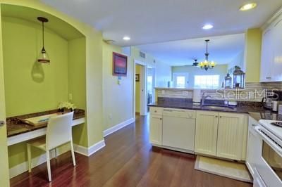 For Sale: $774,900 (2 beds, 2 baths, 1110 Square Feet)