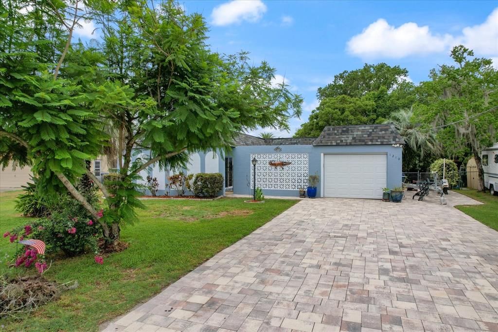 For Sale: $650,000 (3 beds, 2 baths, 1361 Square Feet)