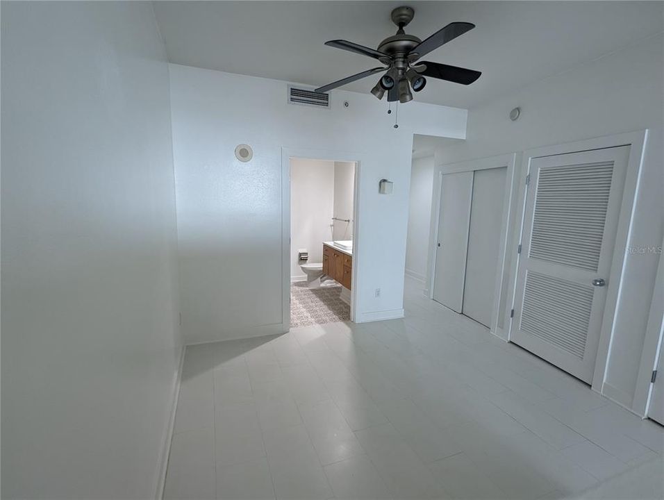 For Sale: $330,000 (1 beds, 1 baths, 615 Square Feet)