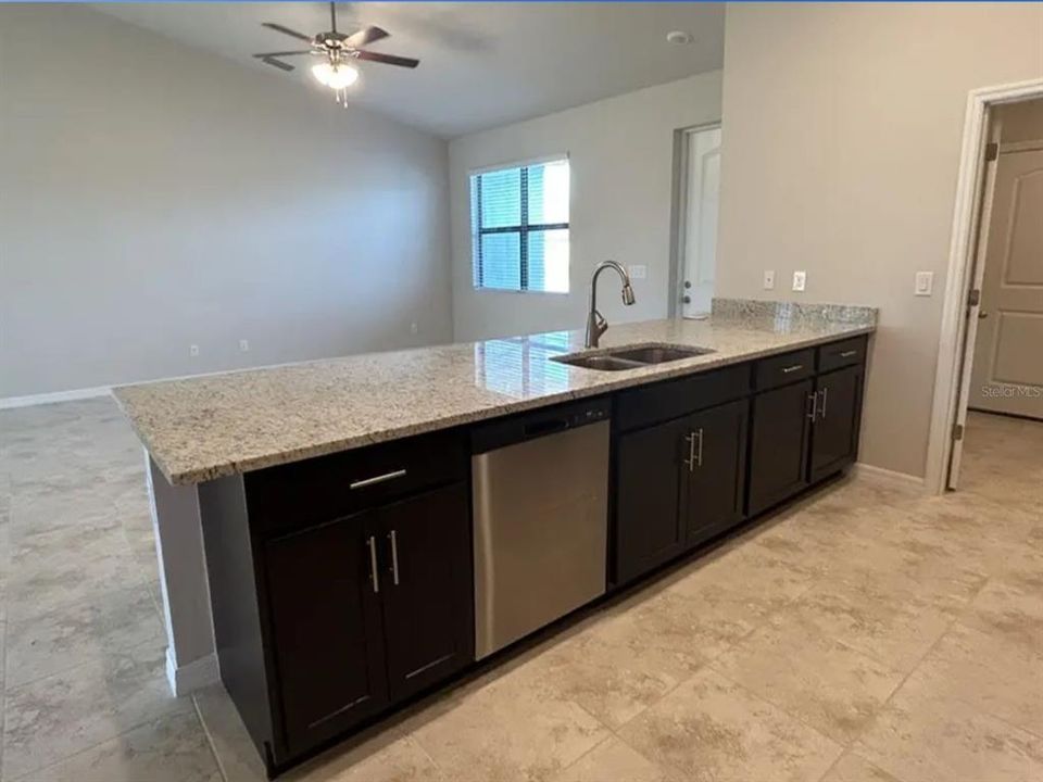 Kitchen with breakfast bar