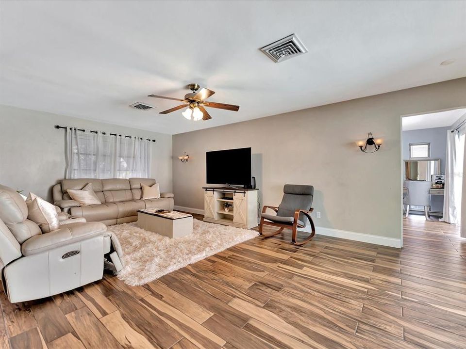 For Sale: $840,000 (4 beds, 2 baths, 2287 Square Feet)