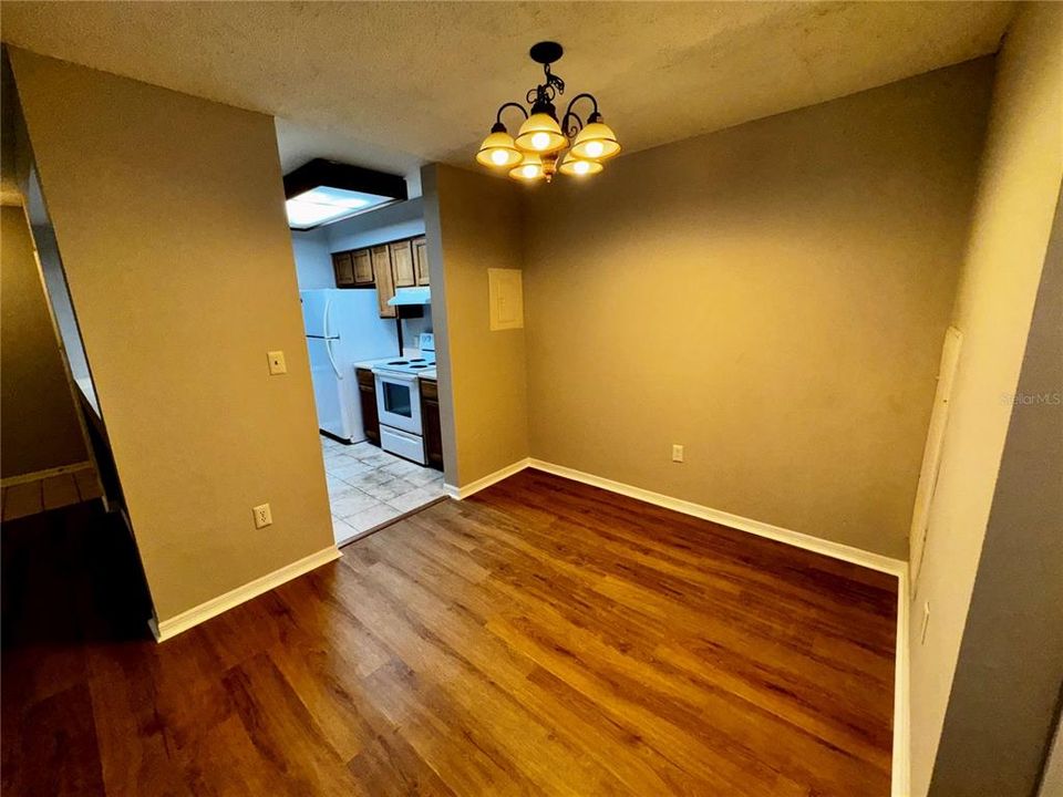 For Sale: $170,000 (1 beds, 1 baths, 729 Square Feet)