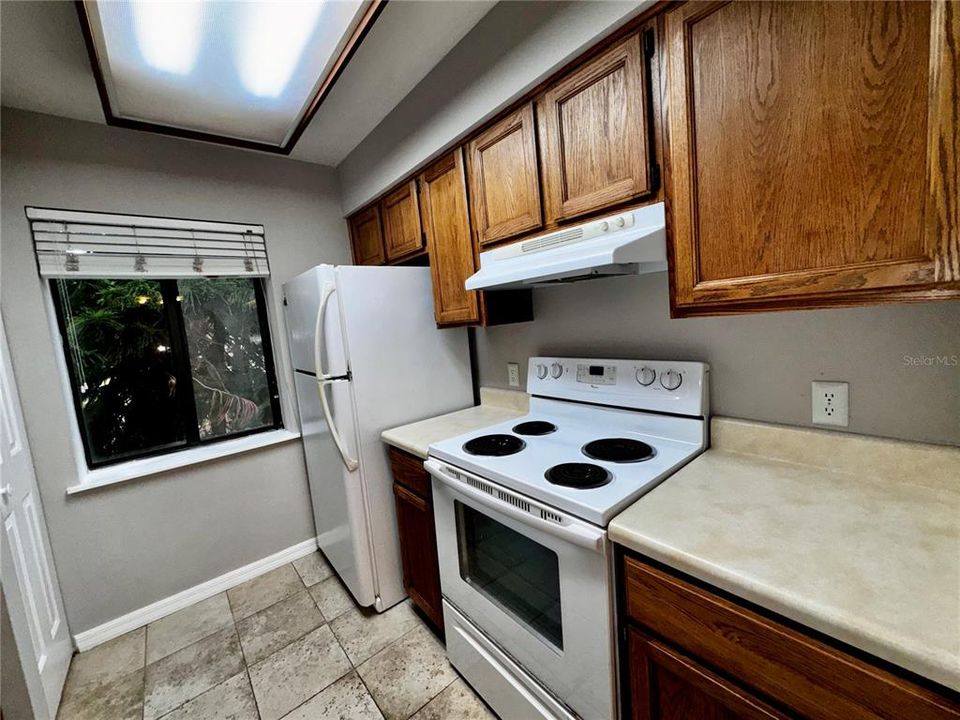 For Sale: $170,000 (1 beds, 1 baths, 729 Square Feet)