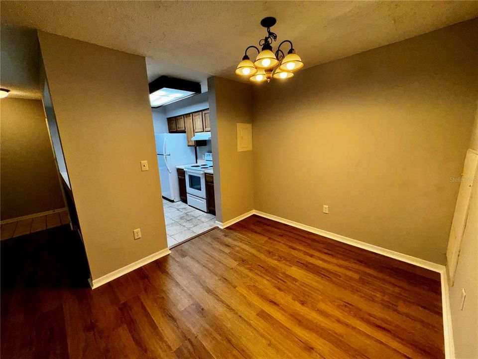 For Sale: $170,000 (1 beds, 1 baths, 729 Square Feet)