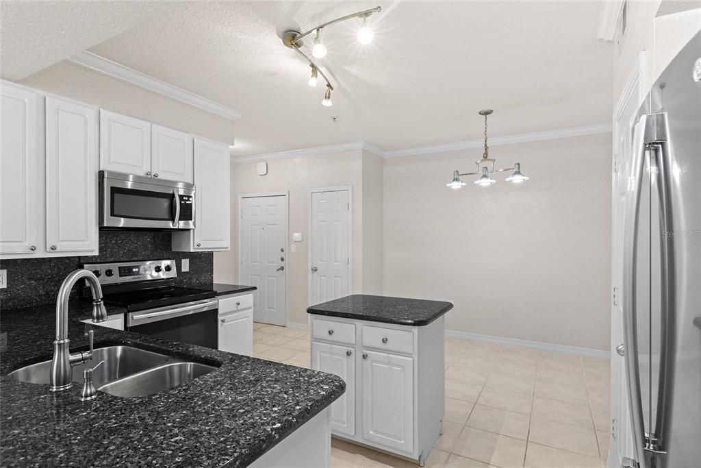 For Sale: $259,000 (2 beds, 2 baths, 1147 Square Feet)