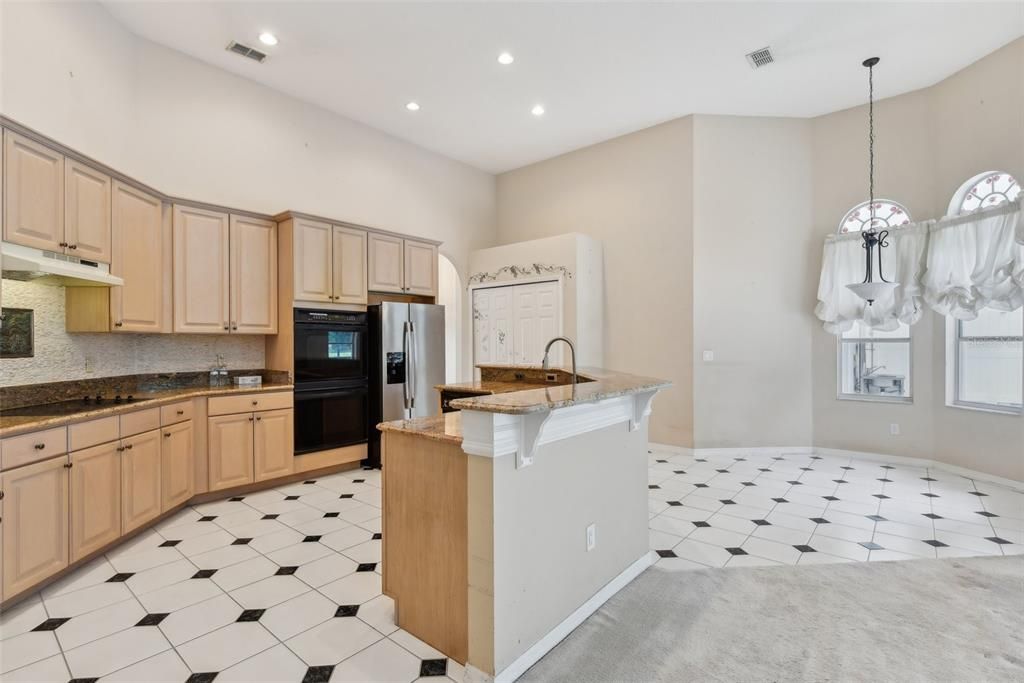 LARGE KITCHEN, Granite Countertops, Oversize Cabinets, Double Oven, New Refrigerator, Stone Backsplash