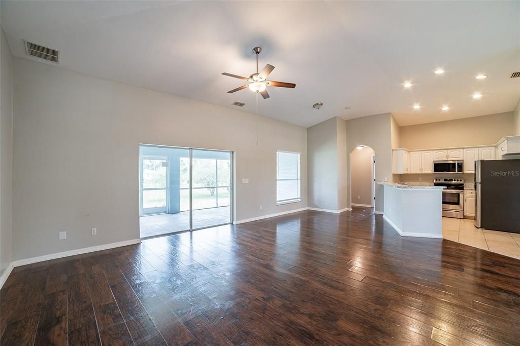 For Sale: $347,000 (3 beds, 2 baths, 1798 Square Feet)