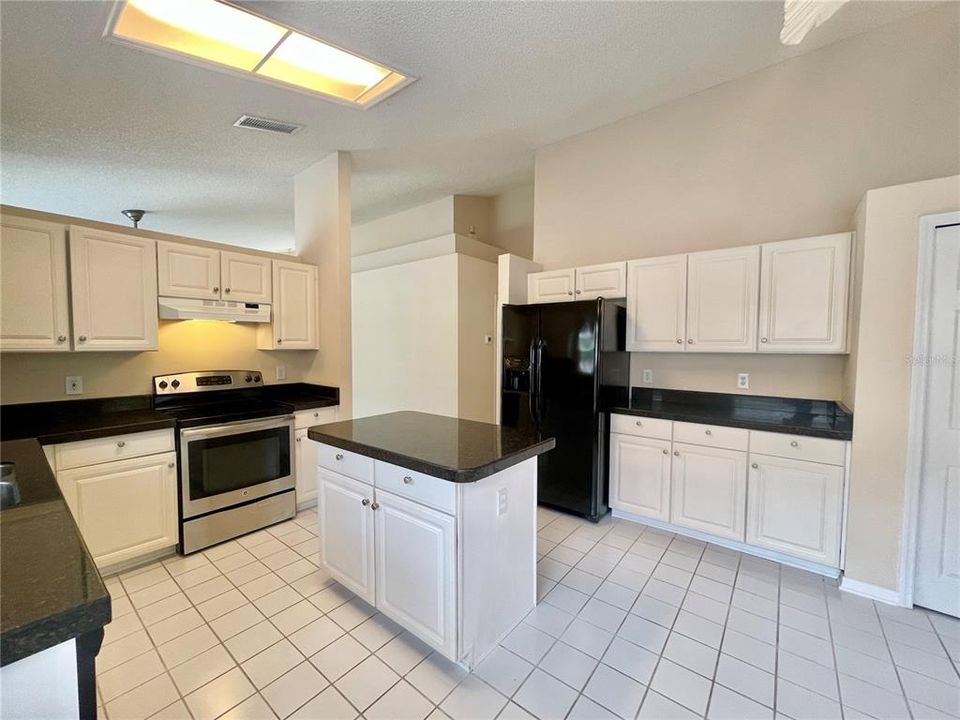 For Sale: $449,000 (4 beds, 2 baths, 1928 Square Feet)