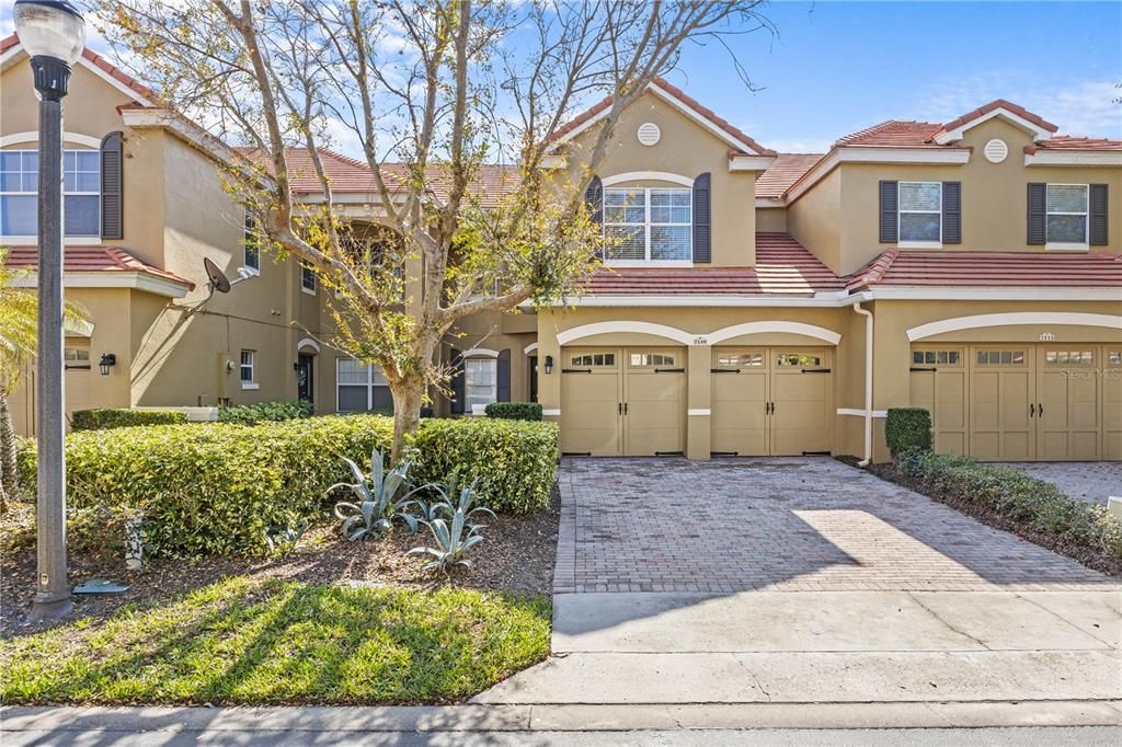 Recently Sold: $550,000 (3 beds, 2 baths, 2104 Square Feet)