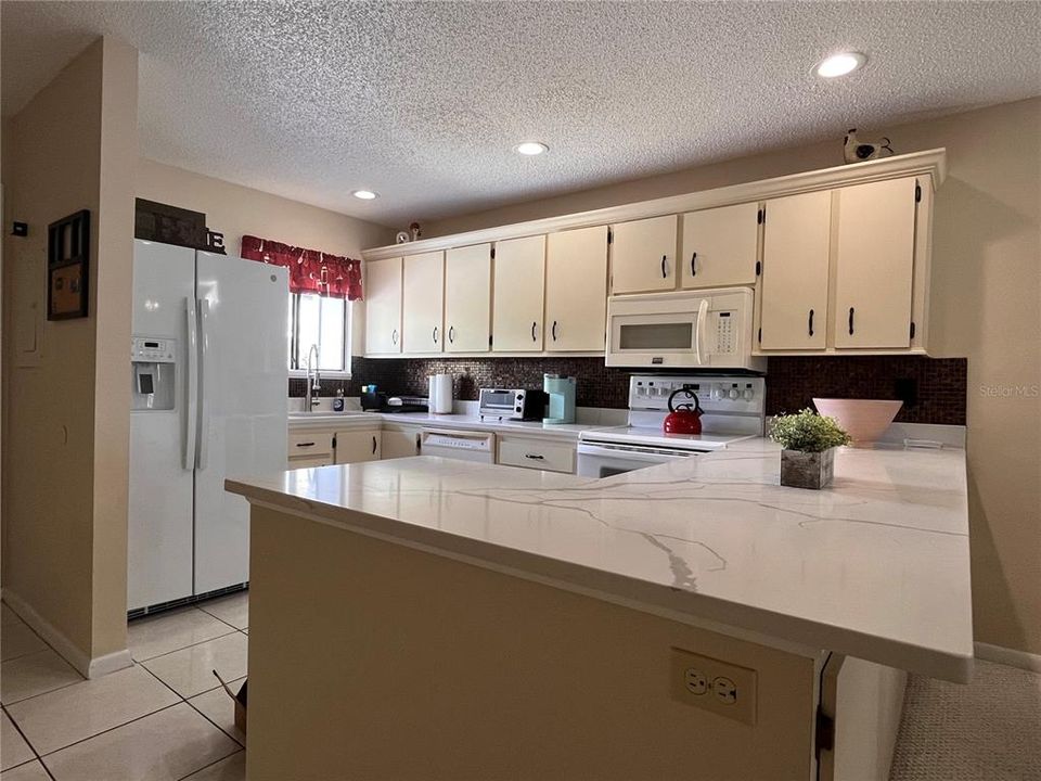 Active With Contract: $1,700 (2 beds, 2 baths, 948 Square Feet)