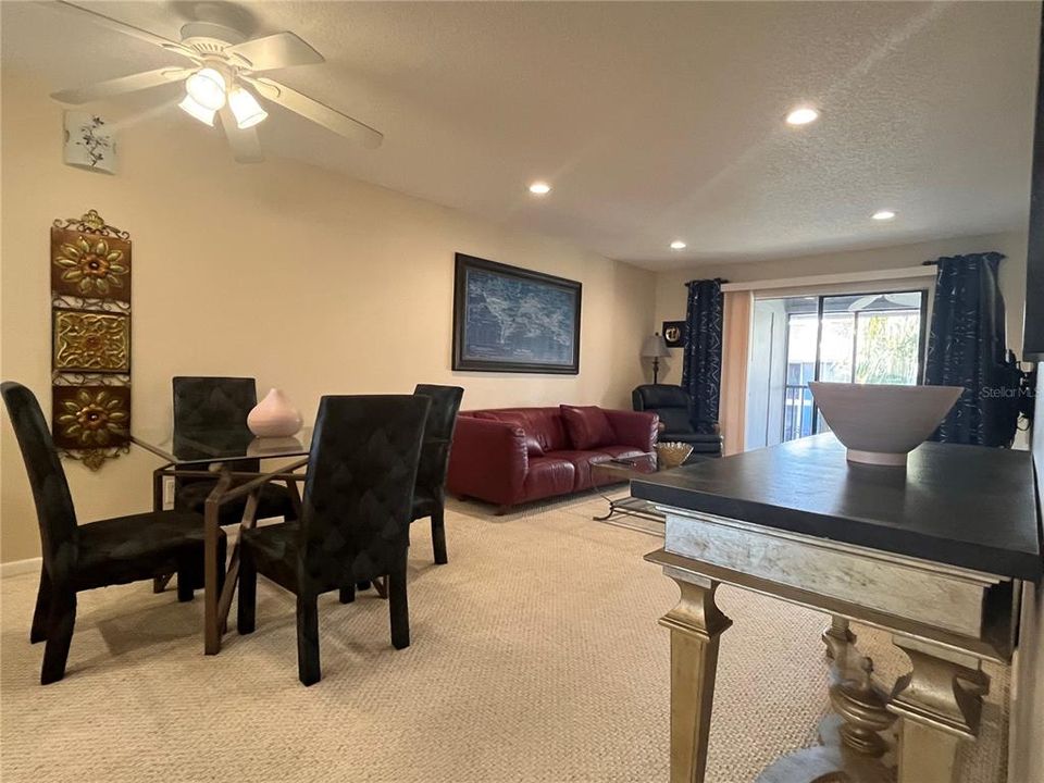 Active With Contract: $1,700 (2 beds, 2 baths, 948 Square Feet)