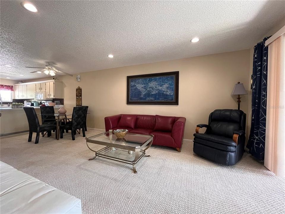 Active With Contract: $1,700 (2 beds, 2 baths, 948 Square Feet)