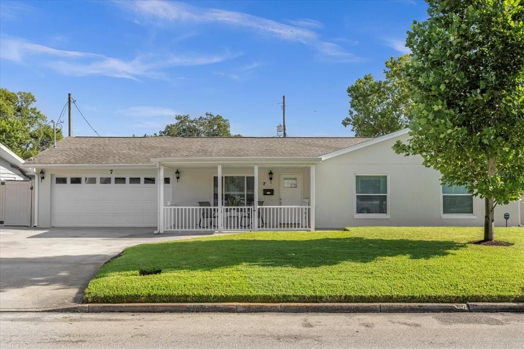 For Sale: $700,000 (3 beds, 3 baths, 1784 Square Feet)