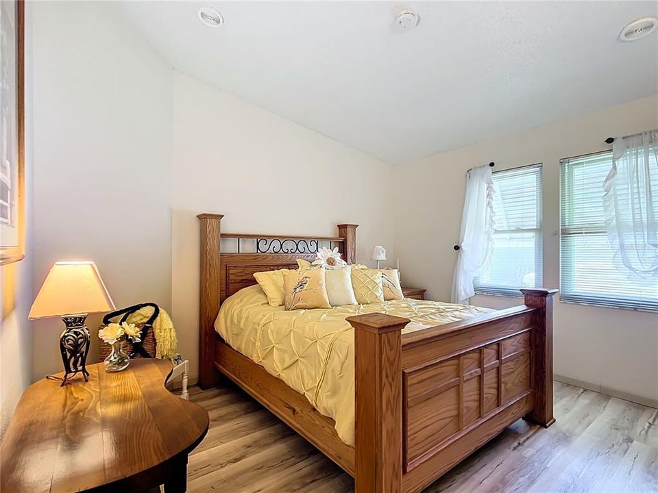 For Sale: $319,000 (2 beds, 2 baths, 1248 Square Feet)