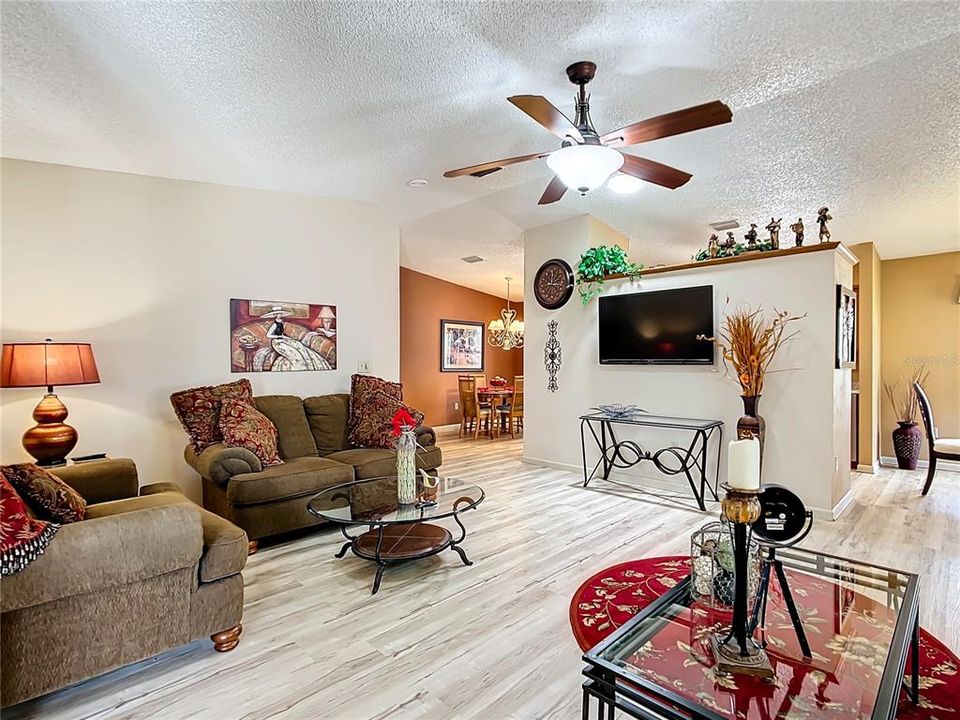 For Sale: $319,000 (2 beds, 2 baths, 1248 Square Feet)