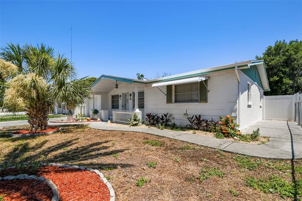 Recently Sold: $230,000 (2 beds, 2 baths, 1047 Square Feet)