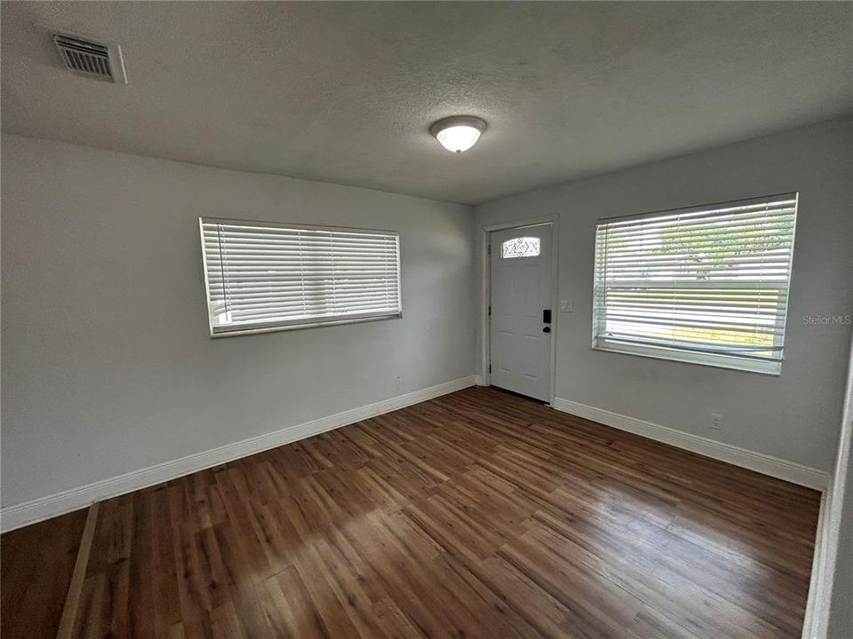 For Rent: $1,825 (3 beds, 1 baths, 1072 Square Feet)