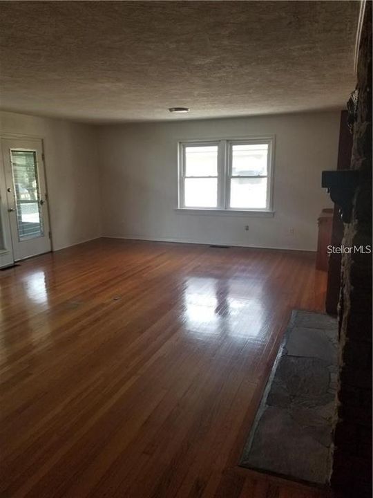 For Rent: $3,200 (3 beds, 1 baths, 1680 Square Feet)