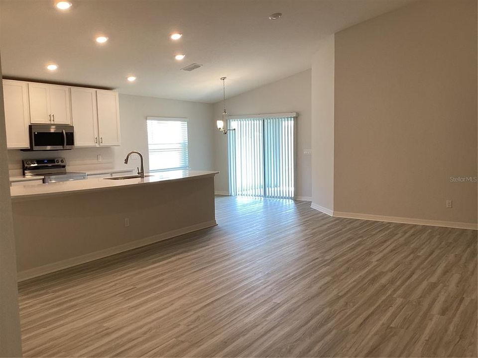 For Rent: $2,600 (4 beds, 2 baths, 1819 Square Feet)