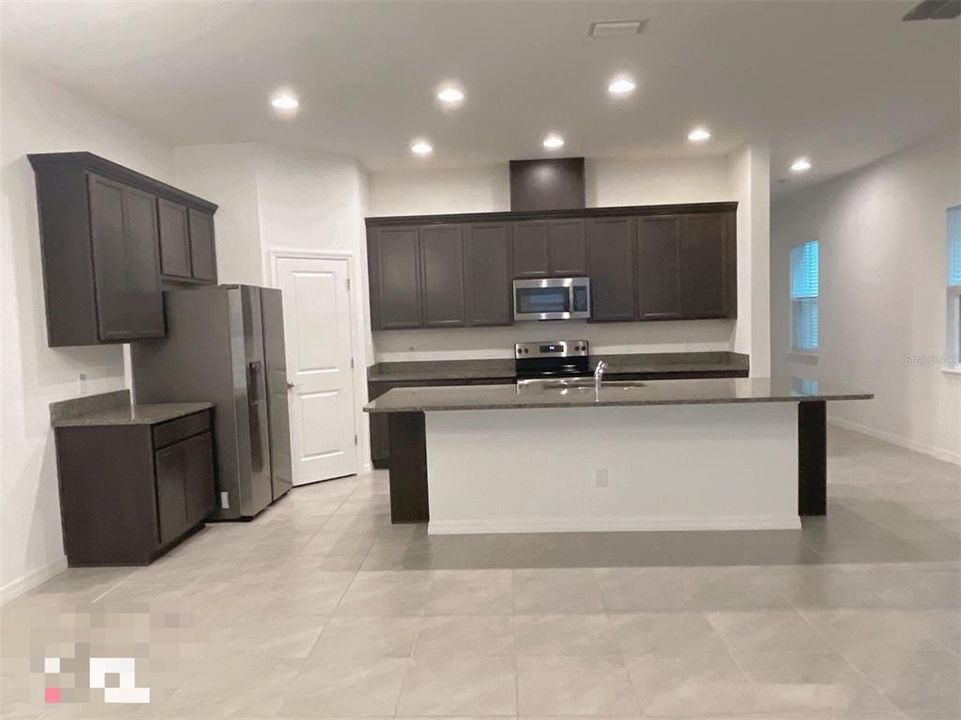 For Rent: $3,299 (4 beds, 3 baths, 2812 Square Feet)