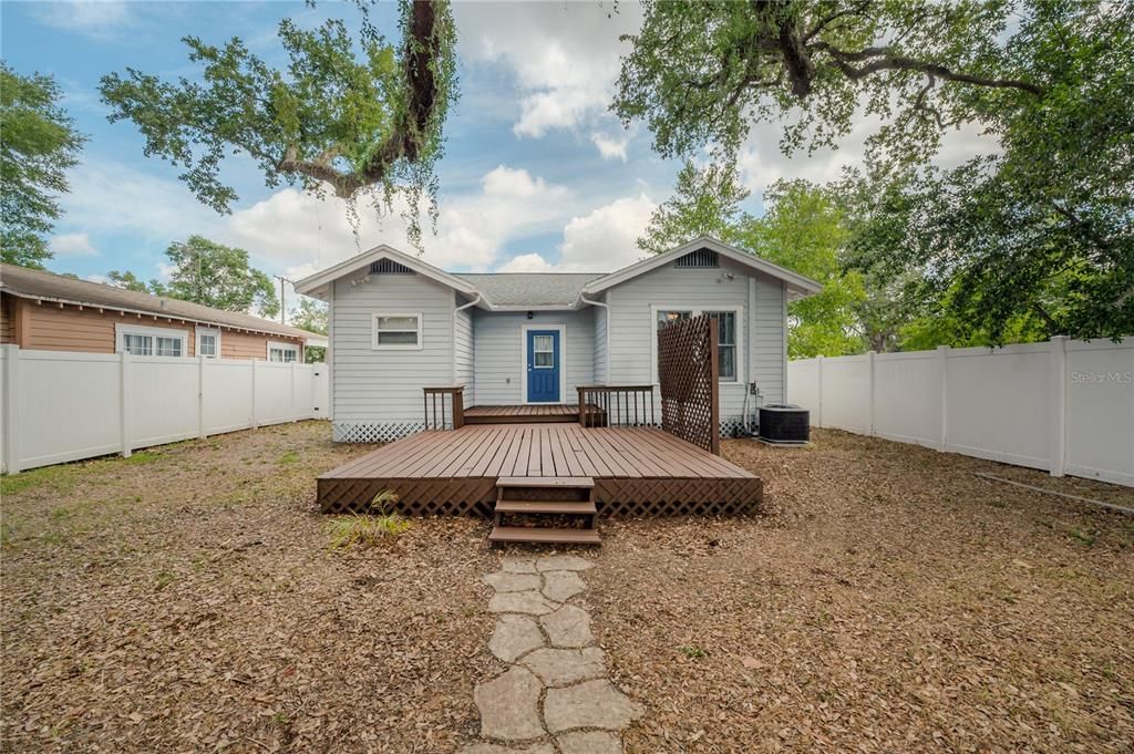 For Sale: $345,000 (2 beds, 1 baths, 1056 Square Feet)