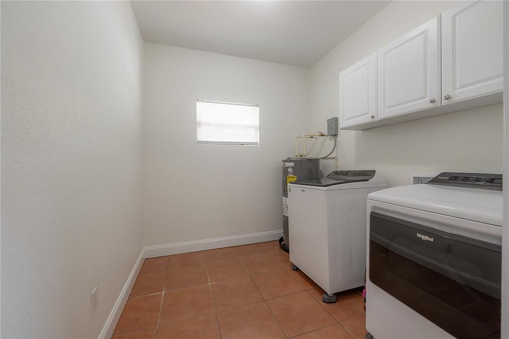 For Sale: $345,000 (2 beds, 1 baths, 1056 Square Feet)