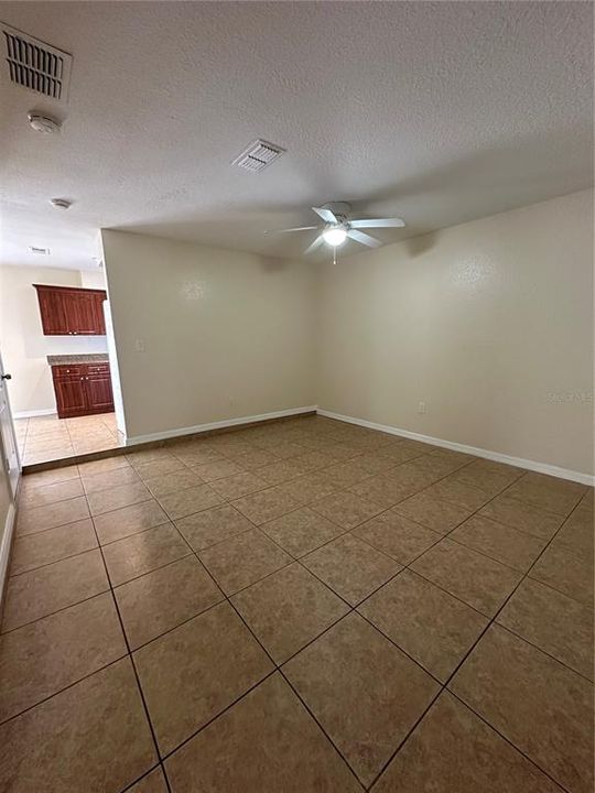 For Rent: $1,850 (3 beds, 2 baths, 2418 Square Feet)