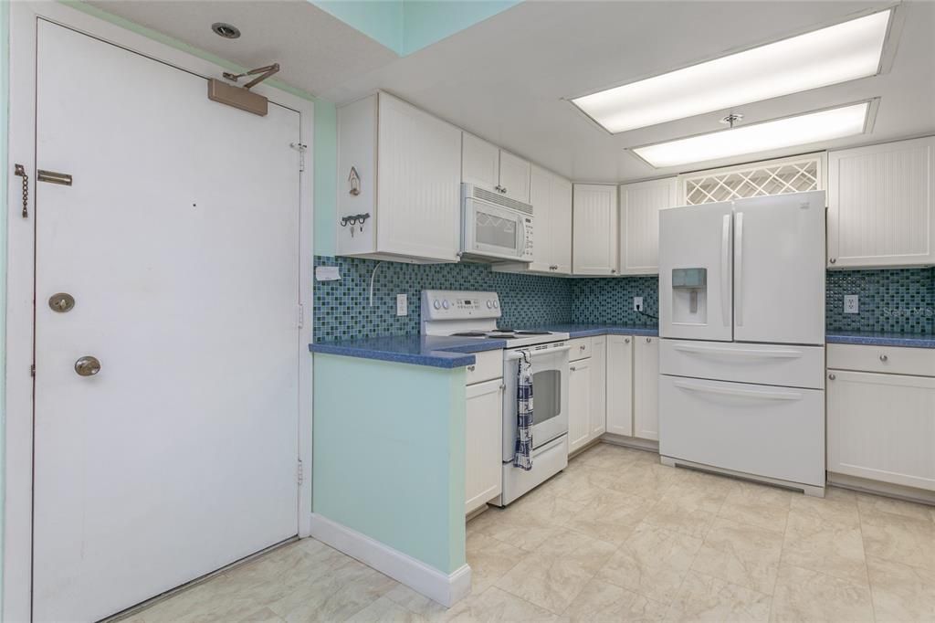 For Sale: $425,000 (2 beds, 2 baths, 1175 Square Feet)