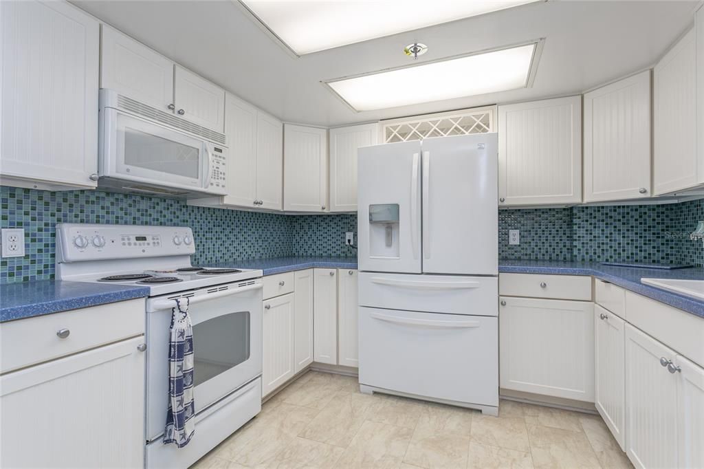 For Sale: $425,000 (2 beds, 2 baths, 1175 Square Feet)