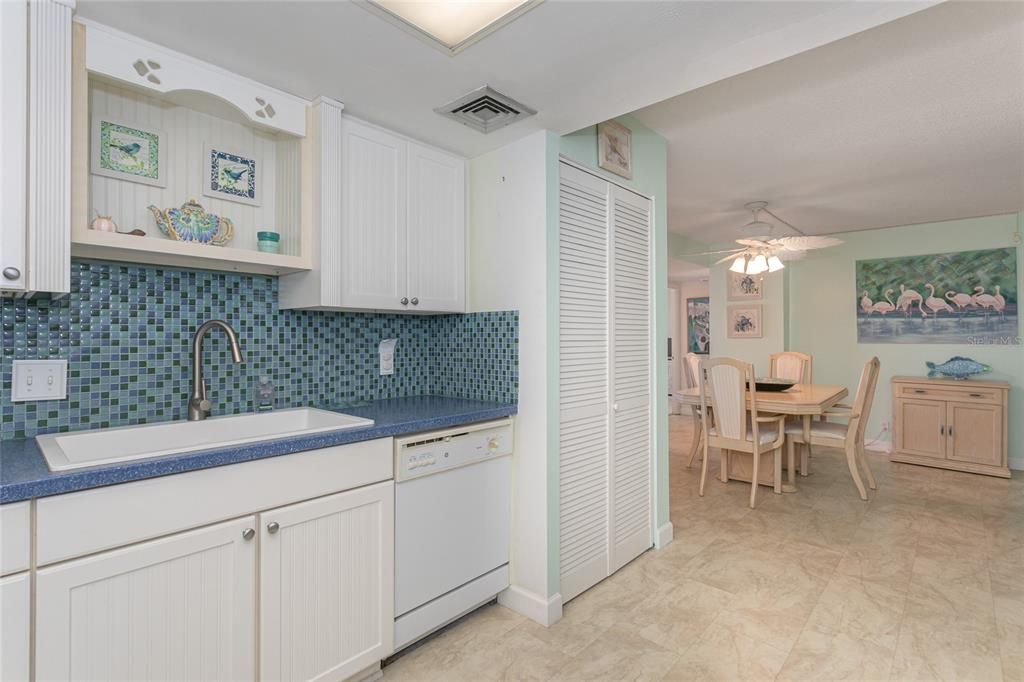 For Sale: $425,000 (2 beds, 2 baths, 1175 Square Feet)