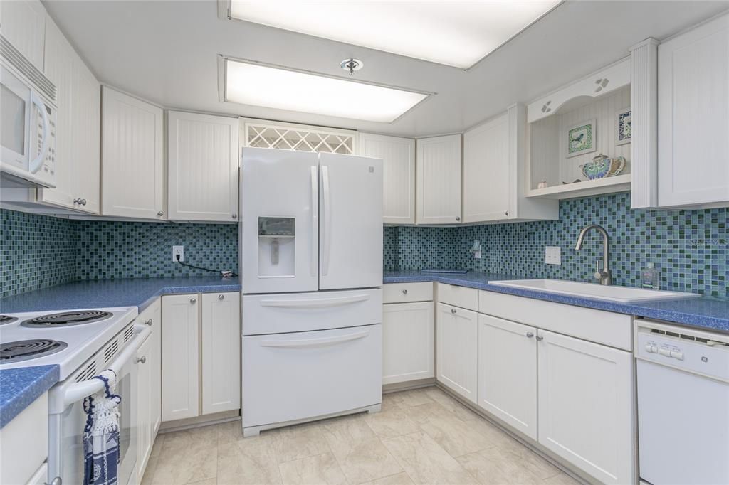 For Sale: $425,000 (2 beds, 2 baths, 1175 Square Feet)
