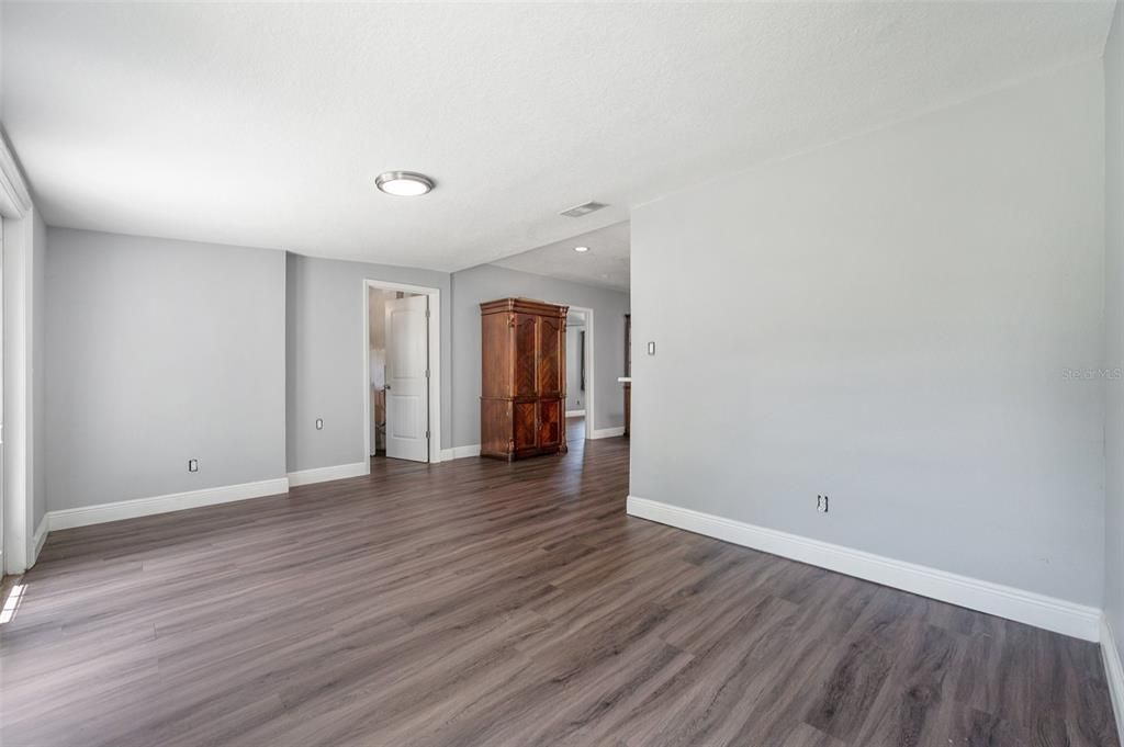 Active With Contract: $300,000 (4 beds, 2 baths, 1686 Square Feet)