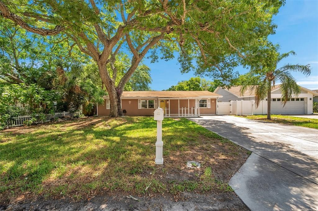 Active With Contract: $300,000 (4 beds, 2 baths, 1686 Square Feet)