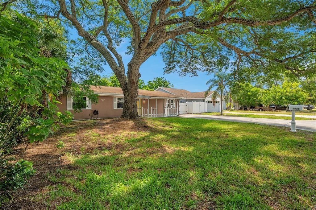 Active With Contract: $300,000 (4 beds, 2 baths, 1686 Square Feet)